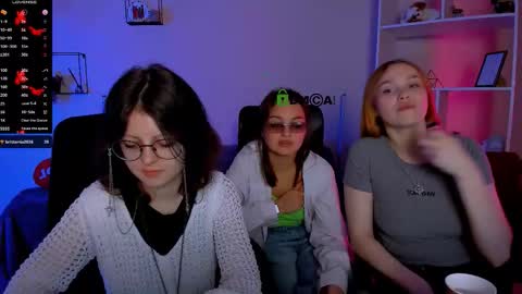 Snapshot of ellie_fire chatting on October 19, 7:18 pm Ellie online show from October 19, 7:18 pm