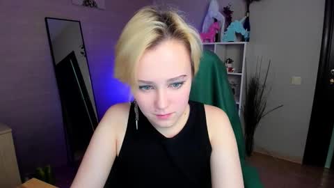 Ellie online show from December 14, 8:09 am