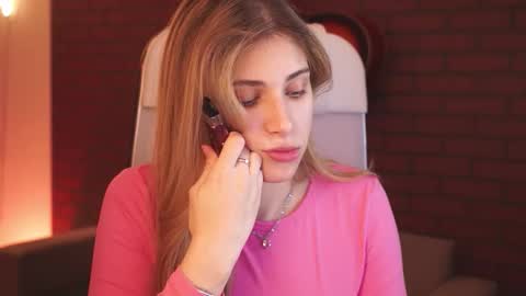 elliecutes online show from September 15, 9:22 am