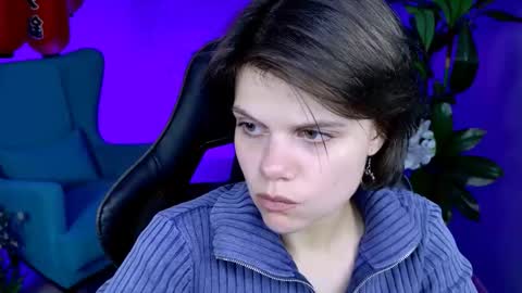 elliemurler online show from September 17, 9:13 am