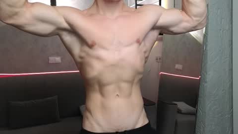 elliot_muscle04 online show from September 12, 4:09 pm