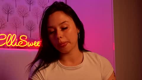Snapshot of ellisweettease chatting on September 11, 6:14 am ElliSweettease online show from September 11, 6:14 am