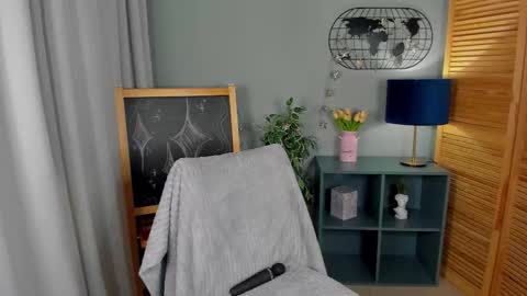 elliup online show from March 18, 4:13 pm