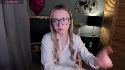 Snapshot of elliup chatting on October 12, 1:31 am elliup online show from October 12, 1:31 am