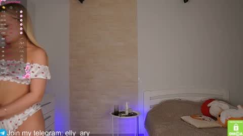 Snapshot of elly_ary chatting on October 14, 5:27 pm elly_ary online show from October 14, 5:27 pm
