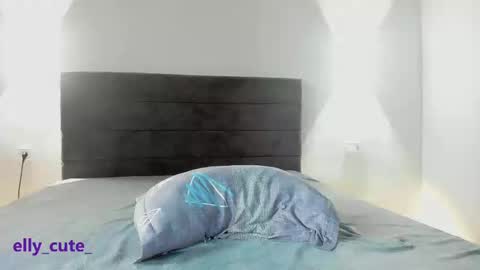 Snapshot of elly_cute_ chatting on February 26, 8:06 am Elly Cute online show from February 26, 8:06 am