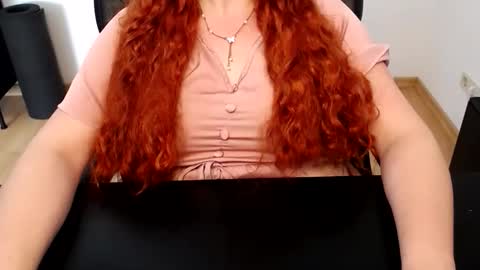 Elly online show from June 5, 11:04 am