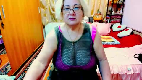 ellyhot53 online show from October 28, 12:55 am