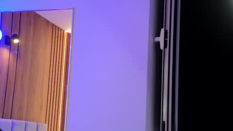 Elly online show from March 3, 7:21 pm