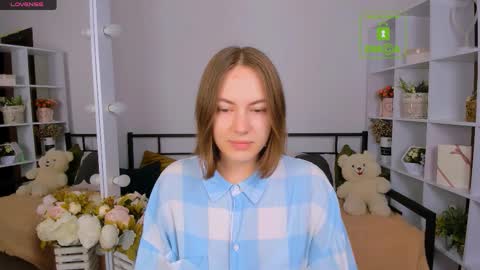 elma_lily online show from December 4, 7:30 am