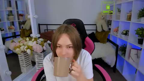 Snapshot of elma_lily chatting on October 17, 5:44 am elma_lily online show from October 17, 5:44 am