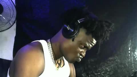 EL NIIGGGAA  21                                                                  EL NIGGA  21 online show from January 11, 10:18 pm