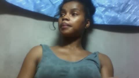elodie228680 online show from June 4, 2:56 pm