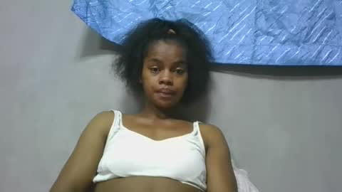 elodie228680 online show from May 14, 3:05 am