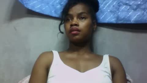 elodie228680 online show from May 23, 8:32 am