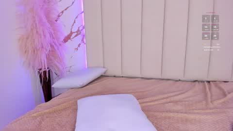 Snapshot of elody_rousse chatting on October 17, 1:15 pm elody_rousse online show from October 17, 1:15 pm