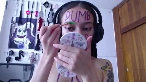 Snapshot of eloise_brown_ chatting on January 29, 9:50 pm Chelsea Please help me to reach 100 thumbs up online show from January 29, 9:50 pm