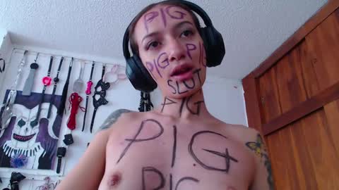 Snapshot of eloise_brown_ chatting on March 1, 5:05 pm Chelsea Please help me to reach 100 thumbs up online show from March 1, 5:05 pm