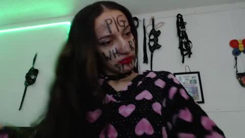 Snapshot of eloise_brown_ chatting on January 14, 5:08 am Chelsea Please help me to reach 100 thumbs up online show from January 14, 5:08 am