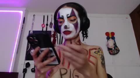 Snapshot of eloise_brown_ chatting on January 12, 11:47 pm Chelsea Please help me to reach 100 thumbs up online show from January 12, 11:47 pm
