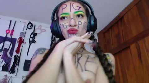 Snapshot of eloise_brown_ chatting on February 15, 11:03 pm Chelsea Please help me to reach 100 thumbs up online show from February 15, 11:03 pm