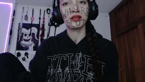 Snapshot of eloise_brown_ chatting on January 7, 2:53 am Chelsea Please help me to reach 100 thumbs up online show from January 7, 2:53 am