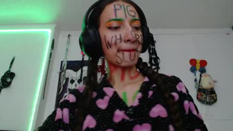 Snapshot of eloise_brown_ chatting on January 22, 4:23 am Chelsea Please help me to reach 100 thumbs up online show from January 22, 4:23 am