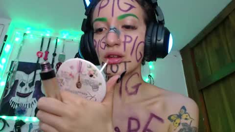Snapshot of eloise_brown_ chatting on March 9, 1:56 am Chelsea Please help me to reach 100 thumbs up online show from March 9, 1:56 am