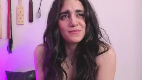 elowen_halley1 online show from January 7, 8:14 pm