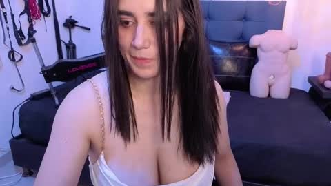 Snapshot of elowen_halley1 chatting on October 16, 8:07 pm elowen_halley1 online show from October 16, 8:07 pm