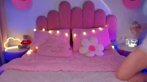 Snapshot of elsa_xo chatting on February 9, 8:13 pm Michelle online show from February 9, 8:13 pm