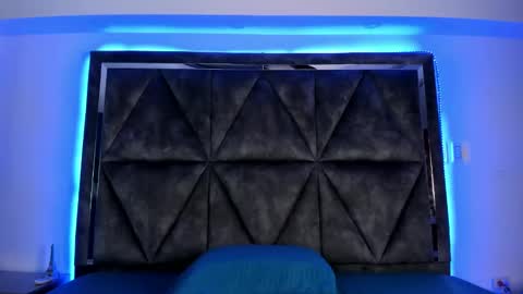 Snapshot of elsalombardi chatting on February 20, 3:19 pm Elsa online show from February 20, 3:19 pm