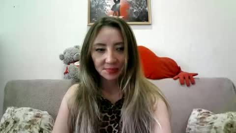 Snapshot of elvinasweet chatting on October 1, 6:12 am ElvinaSweet online show from October 1, 6:12 am