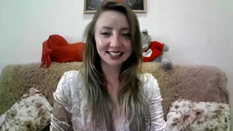 Snapshot of elvinasweet chatting on October 3, 6:21 am ElvinaSweet online show from October 3, 6:21 am