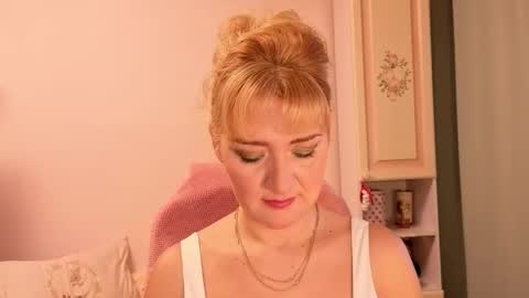 Elvira online show from November 23, 9:18 am