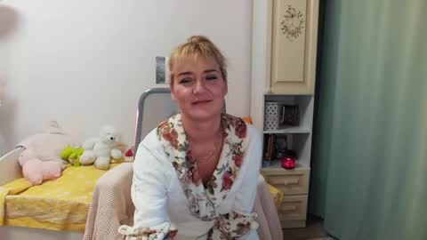 Elvira online show from December 3, 9:28 am