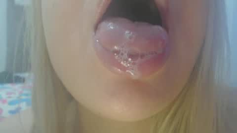 E L Z A  online show from February 24, 7:19 pm