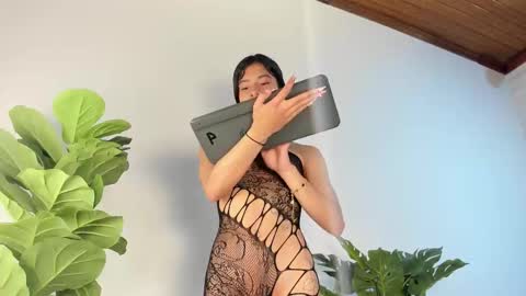 Snapshot of ema_luna_ chatting on September 15, 8:43 pm Ema online show from September 15, 8:43 pm