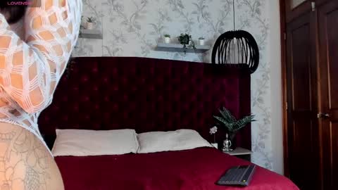 Snapshot of ema_luna_ chatting on September 8, 8:41 pm Ema online show from September 8, 8:41 pm