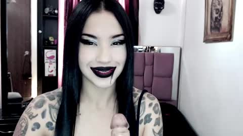Snapshot of emearld_black chatting on February 24, 12:48 pm Emerald Black online show from February 24, 12:48 pm