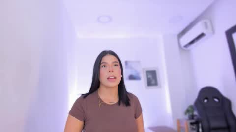 emelie_89 online show from October 17, 11:25 am