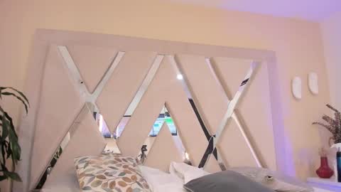 Snapshot of emely_deluxe chatting on March 12, 2:56 pm Emely online show from March 12, 2:56 pm