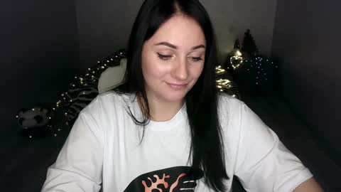 Snapshot of emelyblum chatting on January 26, 2:14 am Emely online show from January 26, 2:14 am