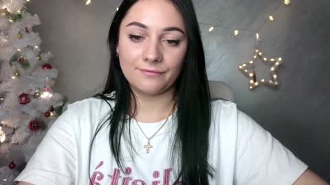 Snapshot of emelyblum chatting on January 14, 12:11 am Emely online show from January 14, 12:11 am