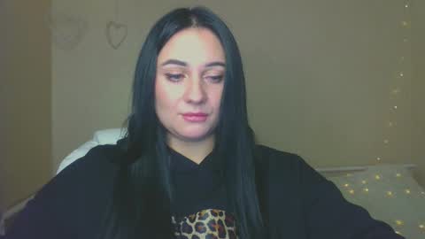 Snapshot of emelyblum chatting on October 16, 12:27 pm Emely online show from October 16, 12:27 pm