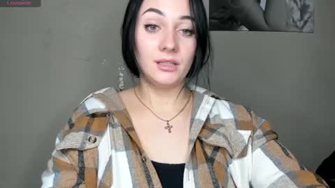 Snapshot of emelyblum chatting on December 4, 11:41 pm Emely online show from December 4, 11:41 pm