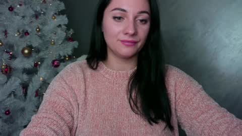 Snapshot of emelyblum chatting on December 22, 4:17 am Emely online show from December 22, 4:17 am