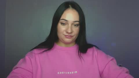 Snapshot of emelyblum chatting on September 23, 8:59 pm Emely online show from September 23, 8:59 pm