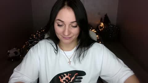 Snapshot of emelyblum chatting on January 26, 5:23 am Emely online show from January 26, 5:23 am