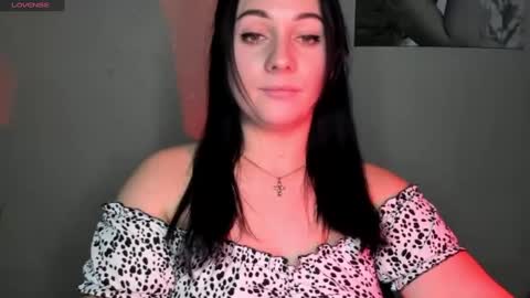 Snapshot of emelyblum chatting on December 3, 12:19 am Emely online show from December 3, 12:19 am